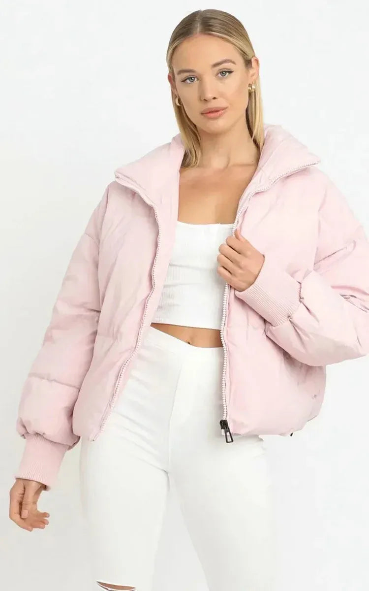Oversized Short Puffer Jacket with Zip-Up Closure and Ribbed Cuffs