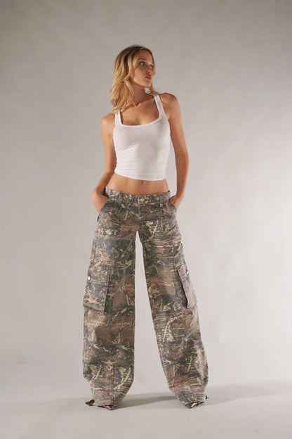 Wide-Leg Camouflage Print Cargo Trousers with Barrel Hem and Front Pockets