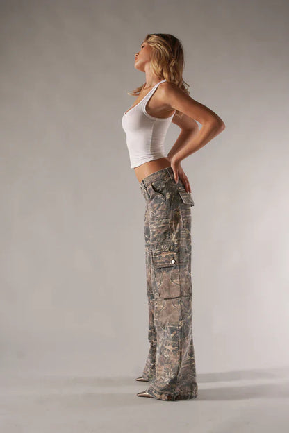 Wide-Leg Camouflage Print Cargo Trousers with Barrel Hem and Front Pockets