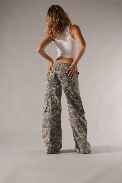 Wide-Leg Camouflage Print Cargo Trousers with Barrel Hem and Front Pockets